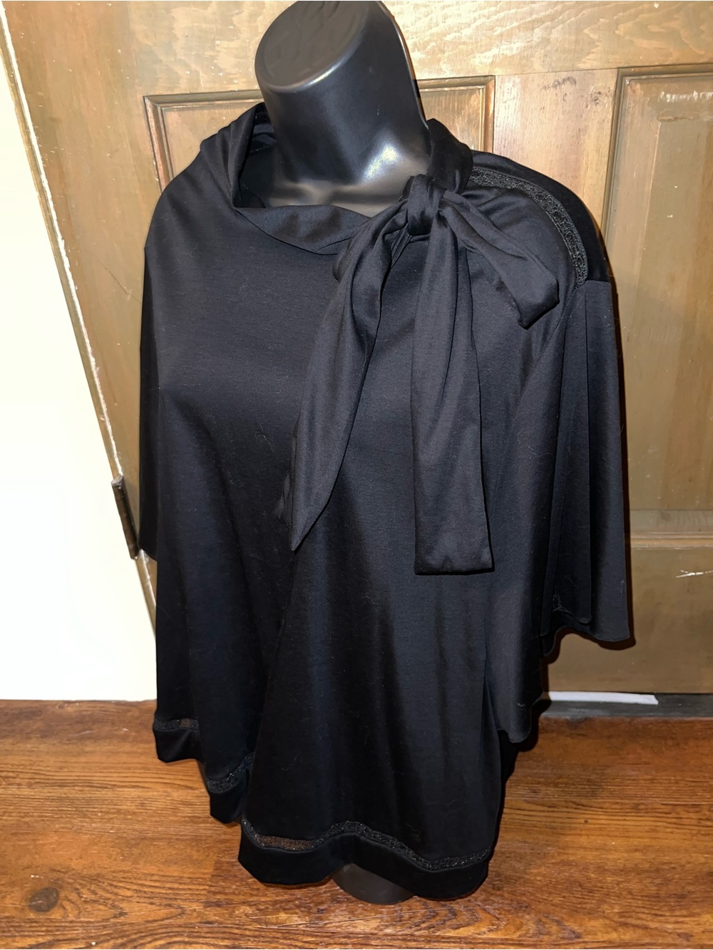 Carolina Herrera Black Tie Neck Silky Draped Flutter Sleeve Blouse Tunic Size L - Picture 5 of 12